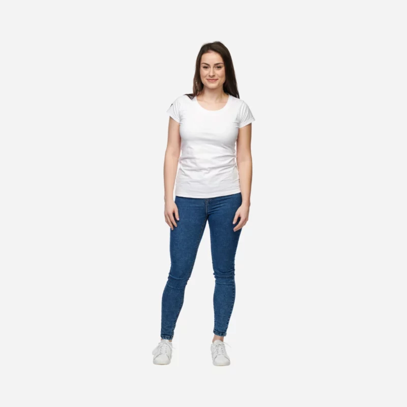 Dámské bílé basic tričko z BIO bavlny na modelce